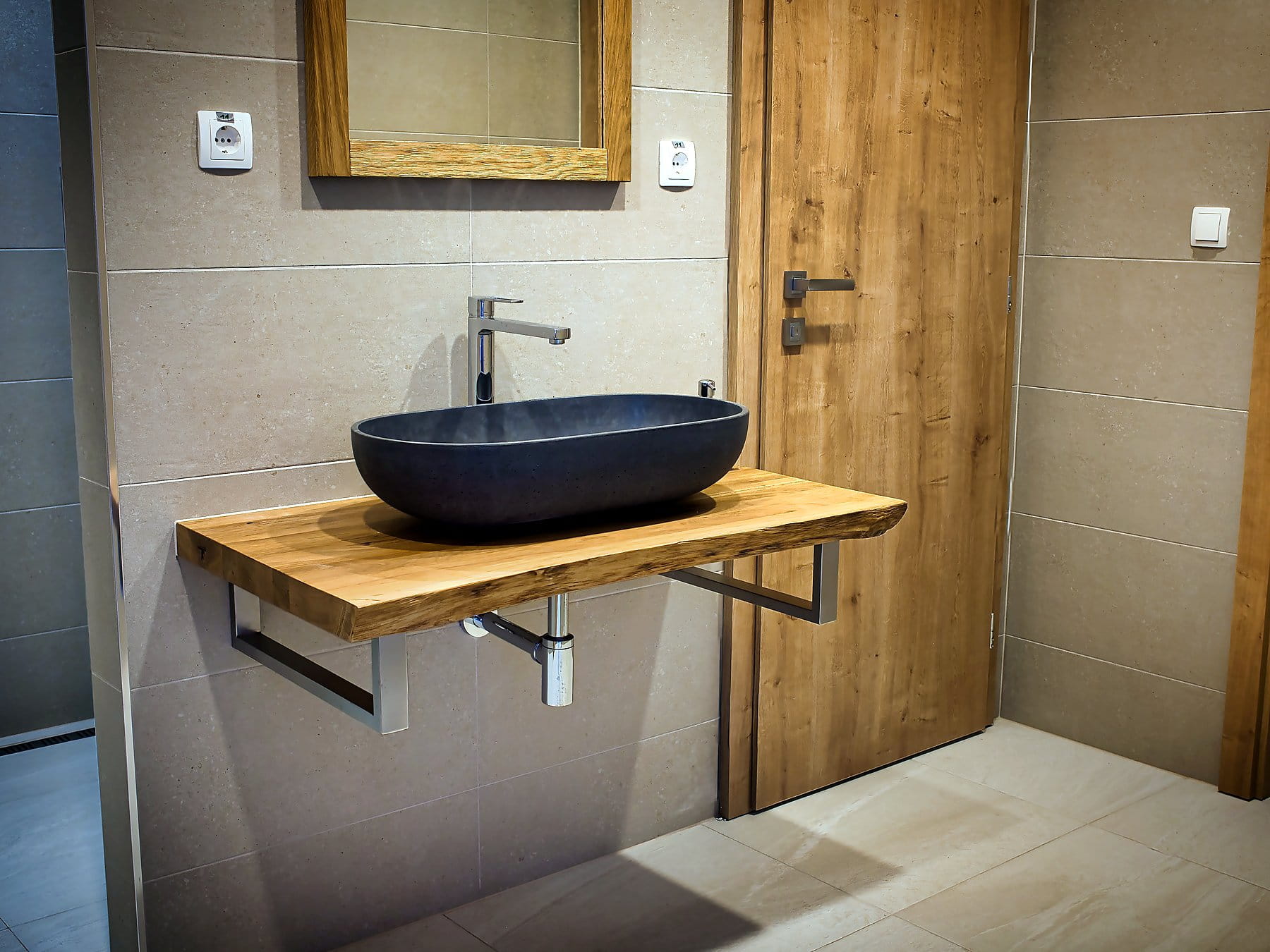 Waschtisch im Sanitärbereich des CADAN Health Club